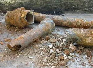 broken-cast-iron-pipe